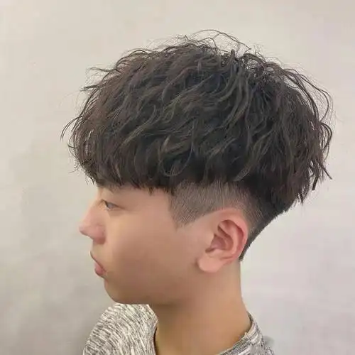 型男必备:精选男士烫发发型,每一款都很有型_美发