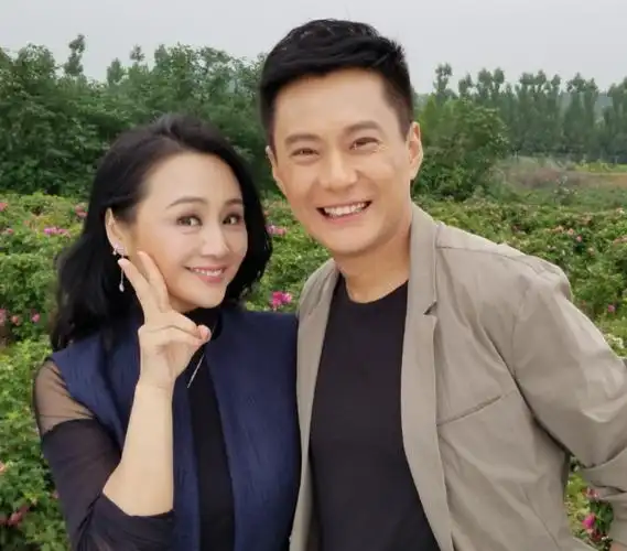 回顾曹颖嫁给王斑后被扔出去拍戏如今她生活幸福吗