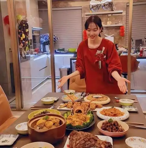 当33岁金晨遇上大4岁的她,我终于悟了,原来红不红都是命