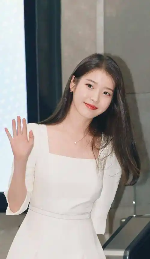 黄子韬微博发自己女装照片,称终于找到自己想娶的意中人_样子_iu_男子