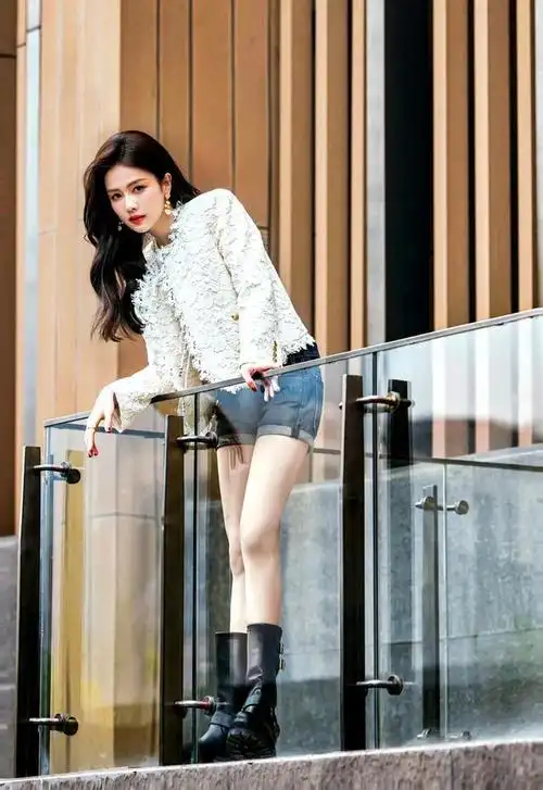 白鹿的新剧《长月烬明》要上线了,你们期待吗?