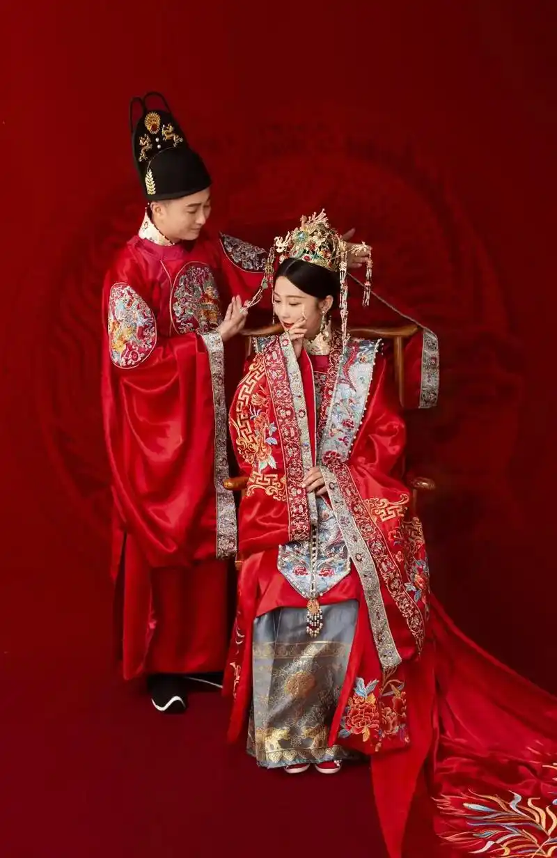 古装婚纱照|凤冠霞披岁月沉淀之美古装婚纱 - 抖音