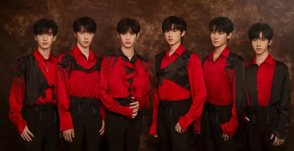 时代少年团跨年红衣造型曝光酷帅俊朗少年感十足