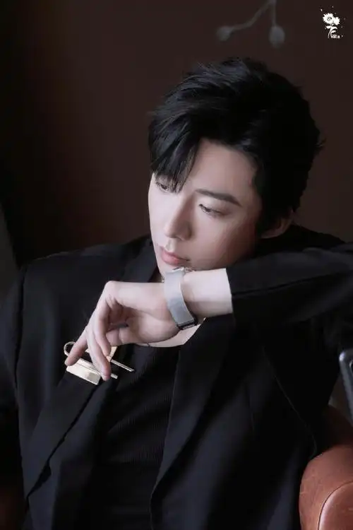 帅照里挑的一张公式照呢 以后多用啊#刘宇宁换公式照#|#刘宇宁魏劭