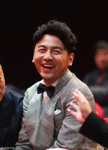 这剧组好嗨!《白鹿原》"戏骨"齐聚玩自拍 雷佳音笑不拢嘴变表情包