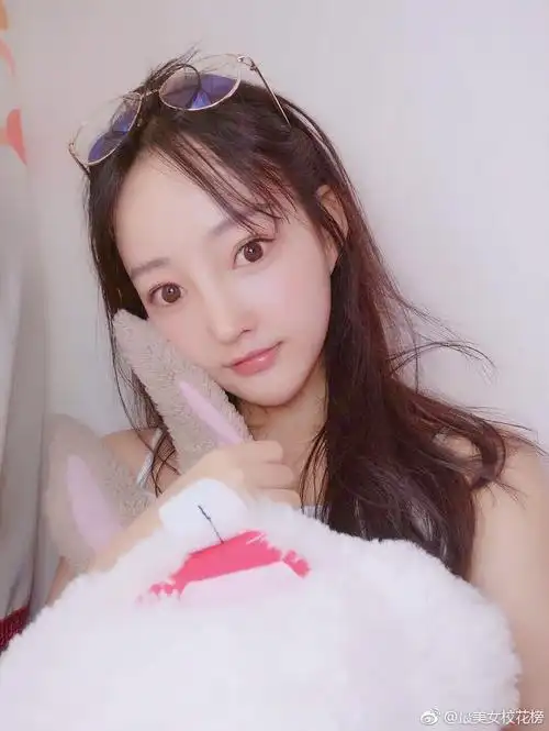 张雪儿  19岁 兴趣是打王者和旅行  喜欢和美女交朋友