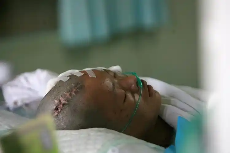 广州女子女子疑产后被困厕所9日身上长蛆