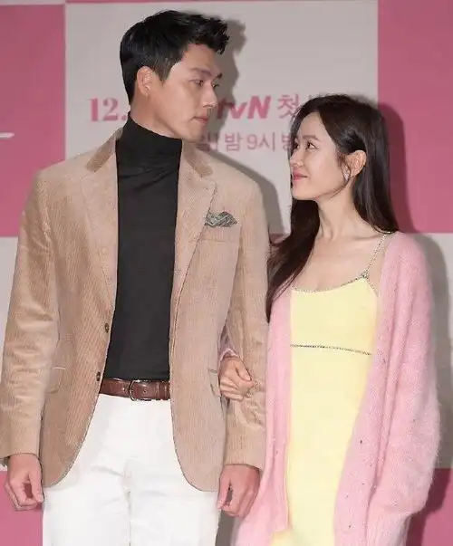 孙艺珍与玄彬庆祝结婚两周年晒出优雅婚纱照透露甜蜜的现状