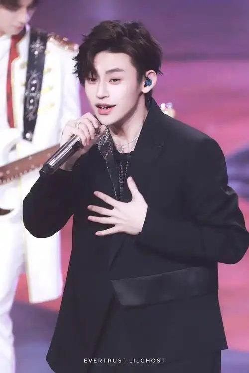 小鬼春晚舞台全汇总解锁新的表演形式性感撩人