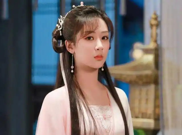 这个时候好想为杨紫和热巴点一首《你是风我是沙,徘徊在天涯海角》.