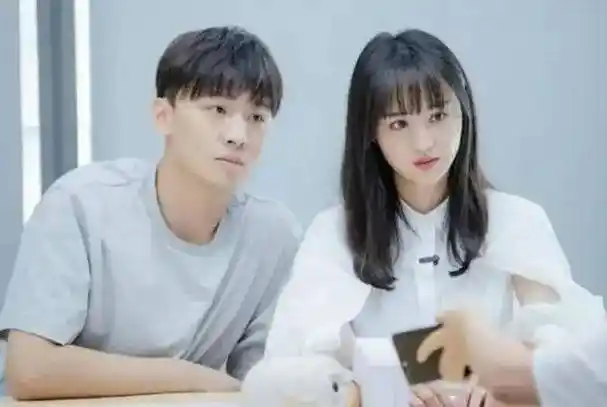 郑爽被前男朋友张恒爆出她代孕,偷税漏税,彻底的将她背后不为人知的