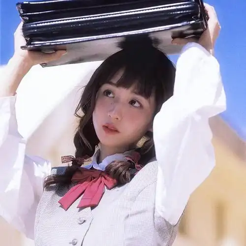 日系清新治愈的qq美女头像两张一组,女生头像图片-回车桌面