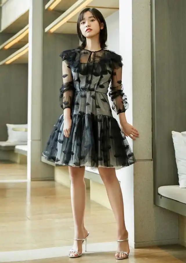 沈月真的没虚报身高?穿上10cm高跟鞋,视觉上才有1米6!