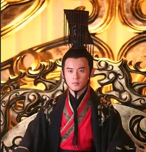 她是汉武帝的母亲,在后宫之中步步为营,帮儿子打了一手好牌