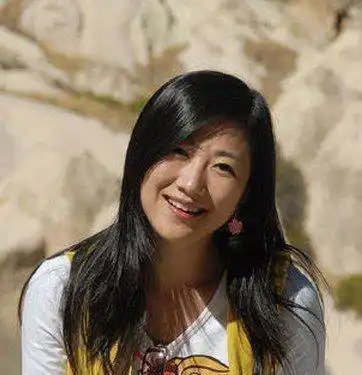 东方卫视主持人杨蕾,与前夫一直是一对恩爱夫妻,分手后也很自在_王微