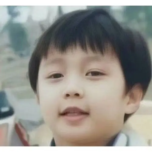 猜猜看‖姐妹们看看爱豆的小时候还认识嘛③_黄景瑜_边伯贤_李钟硕_我