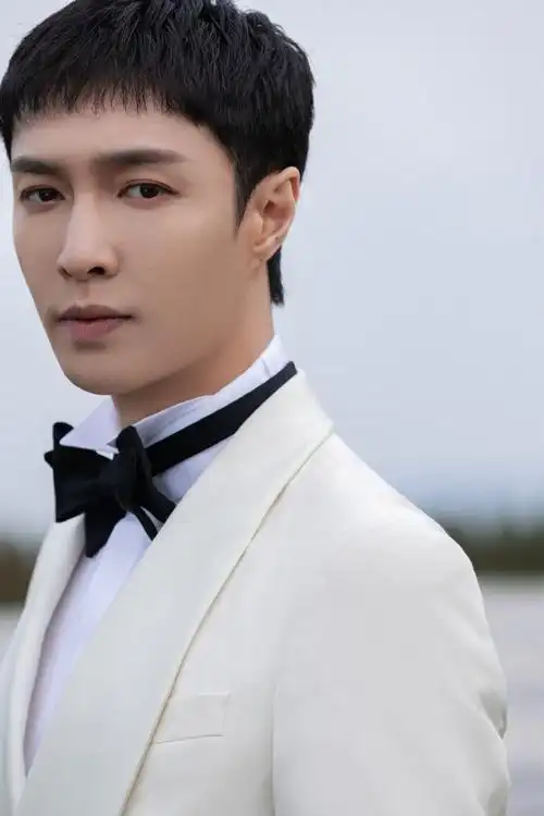 张艺兴祝贺神十六发射成功