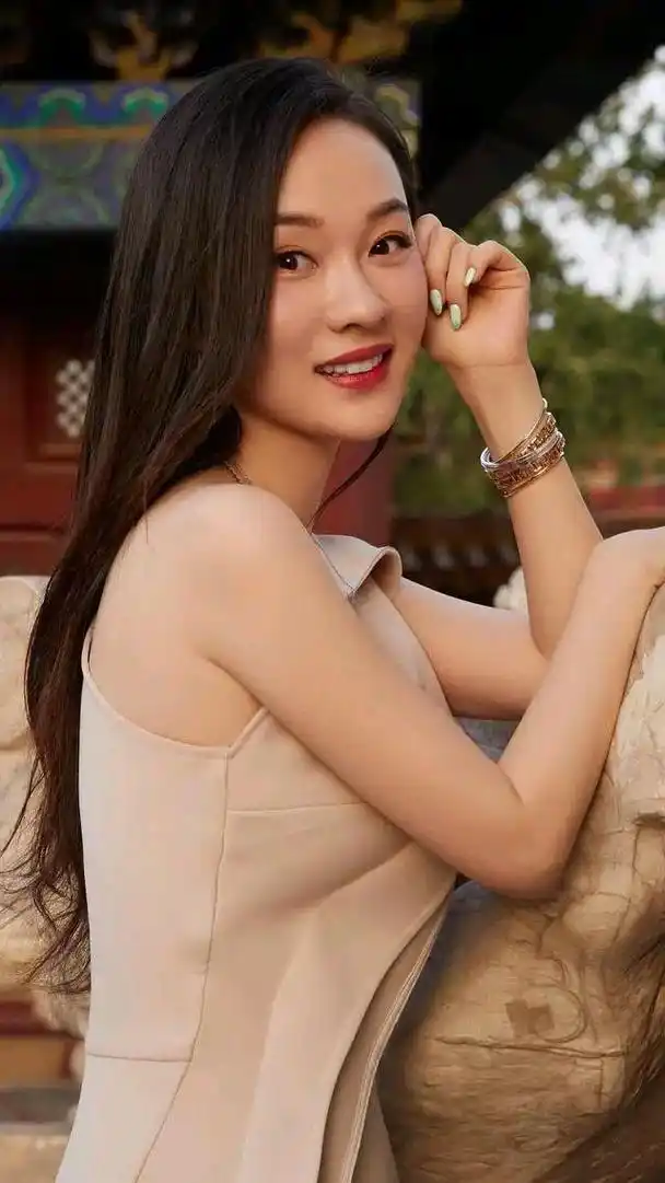 霍思燕精美壁纸:身材丰满性感,颜值超高养眼,很迷人!