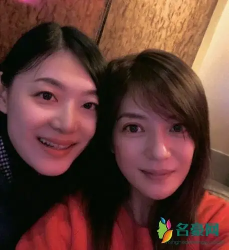 赵薇与闺蜜合影