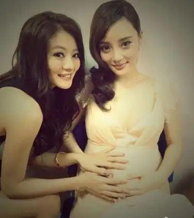 近日,李小璐怀孕四月即将为人母的消息,火爆娱乐圈.