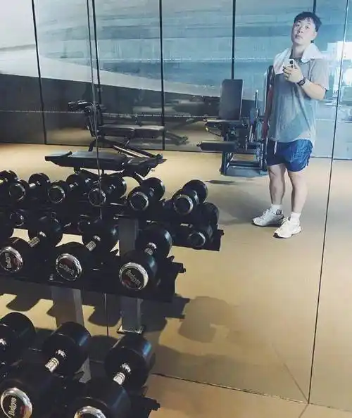 虽然同台主持人也会拿杜海涛的体重来调侃他,但