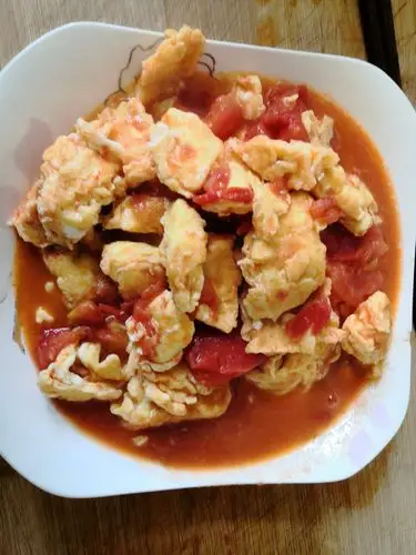 今天,儿子如愿以偿的做了自己喜欢的菜.第一次一个人的做菜过程!