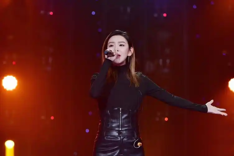 徐歌阳,1996年12月15日出生于辽宁省沈阳市,中国内地流行乐女歌手.