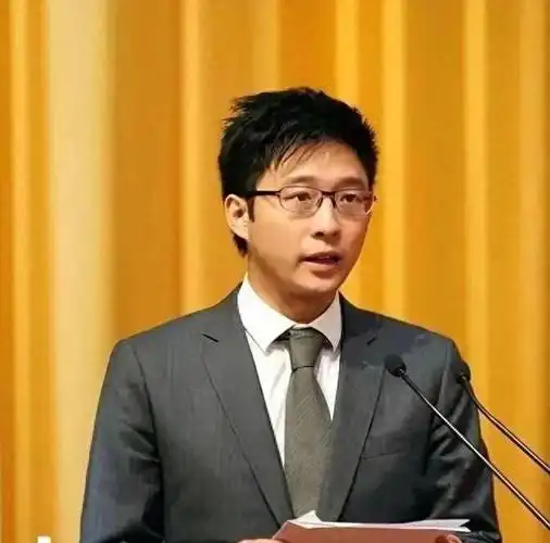 霍启山何超欣即将豪门联姻!网友:门当户对