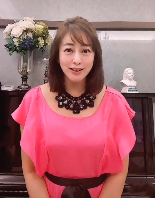 42岁李婷宜近照曝光!比赵薇优雅漂亮,两人曾夺"小燕子"一角