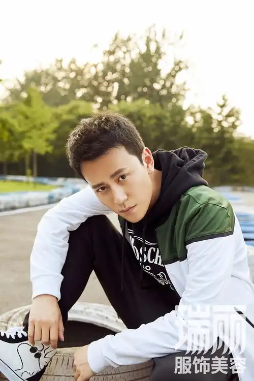 p>秦俊杰,1991年9月1日出生于福建省厦门市,中国内地影视男演员.