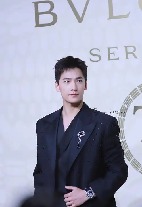 明星精修vs未修刘亦菲优雅杨洋帅气迪丽热巴造型师被吐嘈舒淇大获全胜