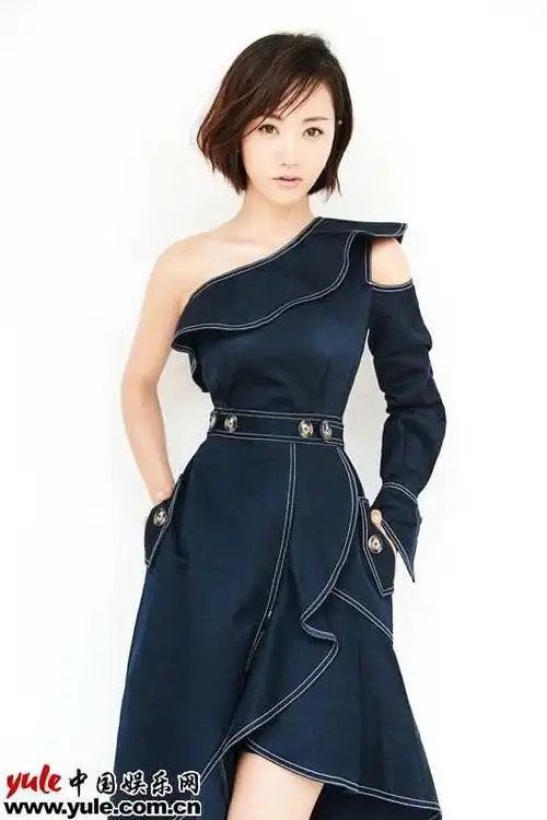 杨蓉最新短发写真展现温柔干练双面魅力