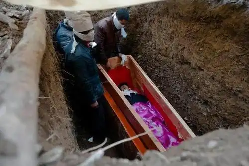 在农村,人去世后要轮流守铺的传统礼仪是否有必要延续下去?