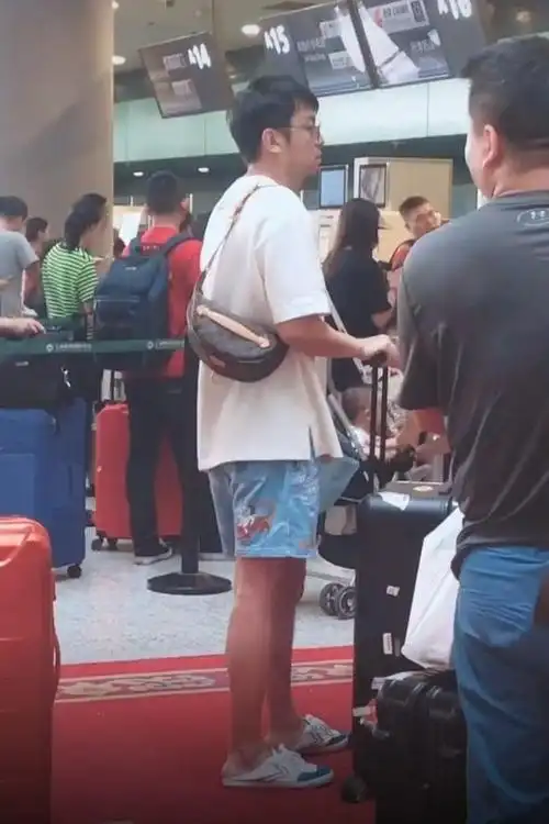 雷佳音|包包|穿着_新浪新闻