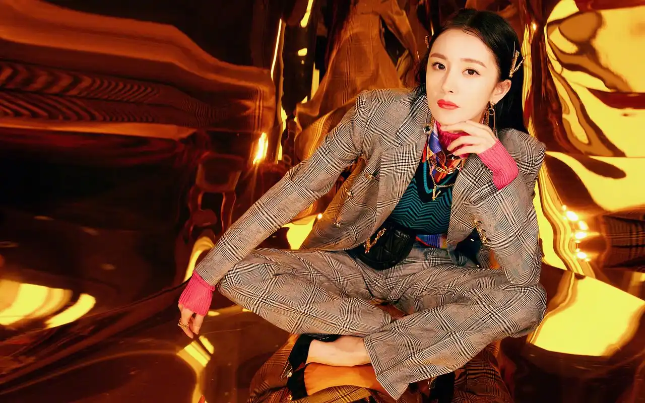 杨幂精致西装霸气写真,霸气自信,气场全开