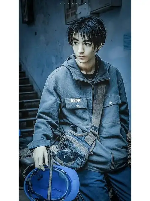 谁懂我看电影的时候全程被他抽烟性感到,想跟他一起私奔逃亡#王俊凯