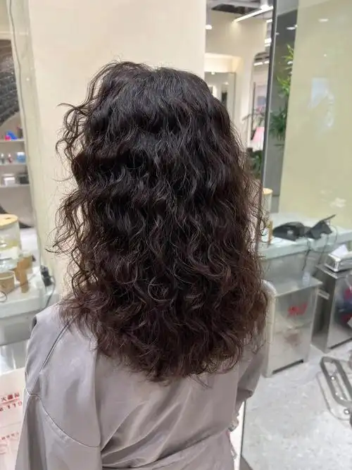 法式卷发 小卷 烫出来的卷很q弹的哦法式卷发 不论大卷小卷 任何时候