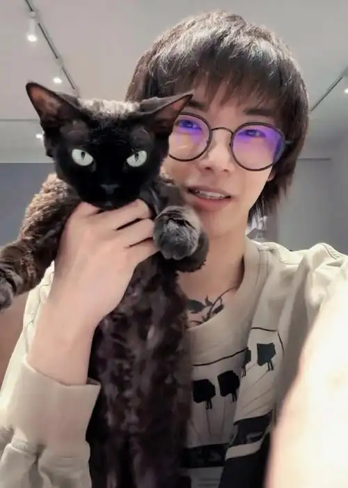 华晨宇湖南卫视2024青春芒果夜#hcy花傲天#华晨宇#看着一只可爱的