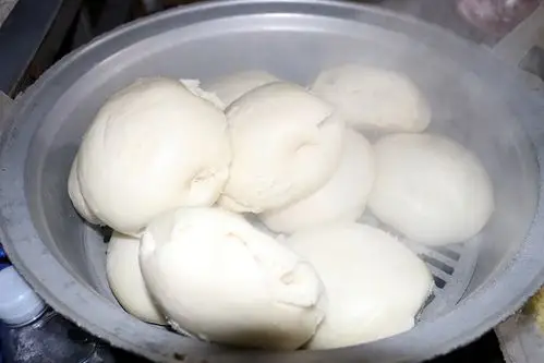 运城大姐卖自助馍夹菜,一天卖500个,吃2个才算过瘾