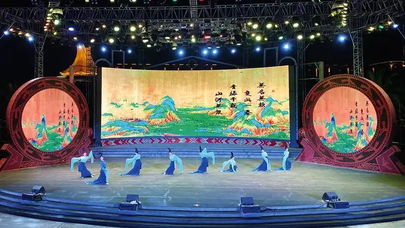 兴宁区专场文艺演出在民歌湖大舞台精彩上演