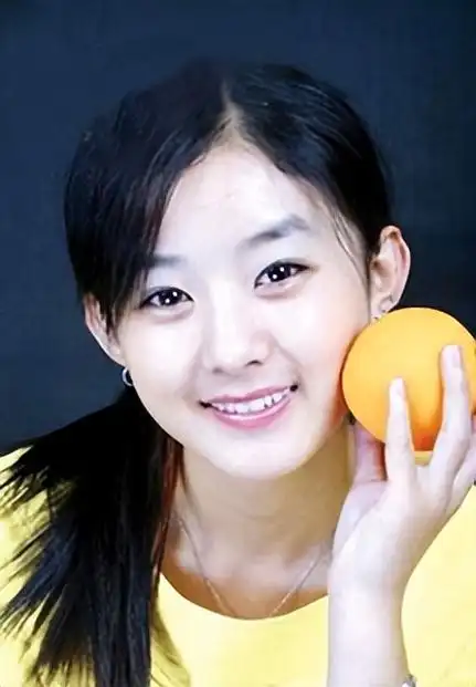 彼时,赵丽颖离开河北前往杭州参加《雅虎搜星》比赛.