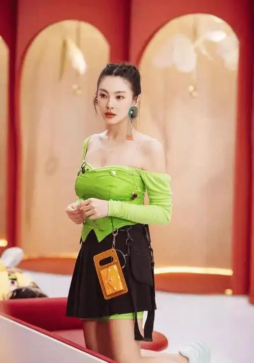 36岁张雨绮,傲人身材让人心动!