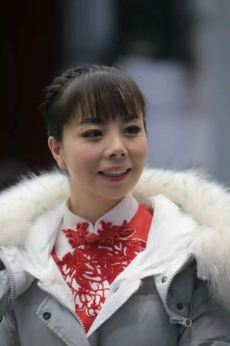 婚礼当天王二妮动情地说:"我出道十五年,是李飞陪伴了我,红了不能忘本