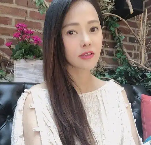 56岁伊能静分享"冻龄"秘诀,坚持8个好习惯,上了年纪也依旧优雅