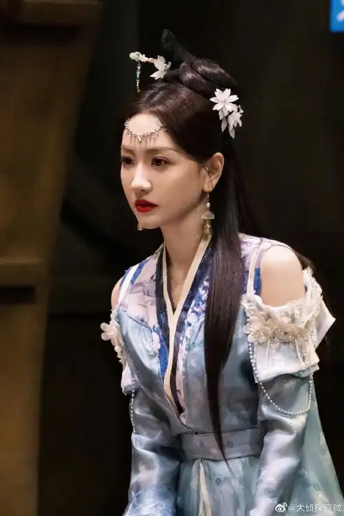 杨蓉大侦探公主造型#杨蓉大侦探新剧照96这次的造型也好漂亮啊收骀