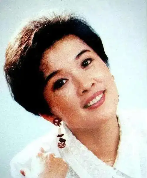 宋春丽:为拍戏放弃生子,61岁才当妈妈,如今她还好吗?