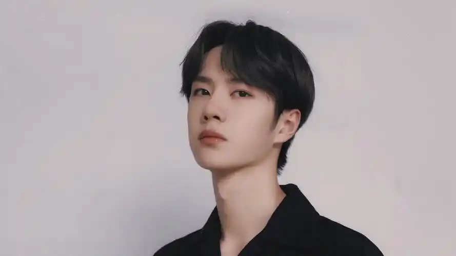 41m上传时间:2021-03-25壁纸标签:王一博壁纸封面图王一博壁纸于2021