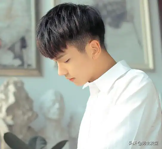 34岁陈伟霆还剪"盖盖头"?这款发型深受男生喜爱,减龄又帅气