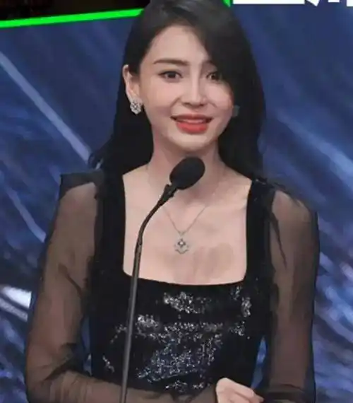 原创笑翻了破防港媒质问是否被封杀杨颖扔7个字后冷脸离场评论大翻车