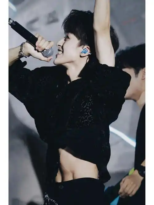 舞台宁哥67也太帅了吧99腹肌斯哈斯哈9999#腹肌男友  #宝藏